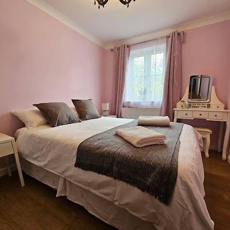 Lovely Flat Close To Shepherd'S Bush Apartment London Bagian luar foto