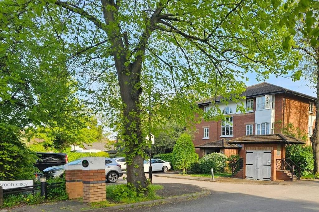 Lovely Flat Close To Shepherd'S Bush Apartment London Bagian luar foto