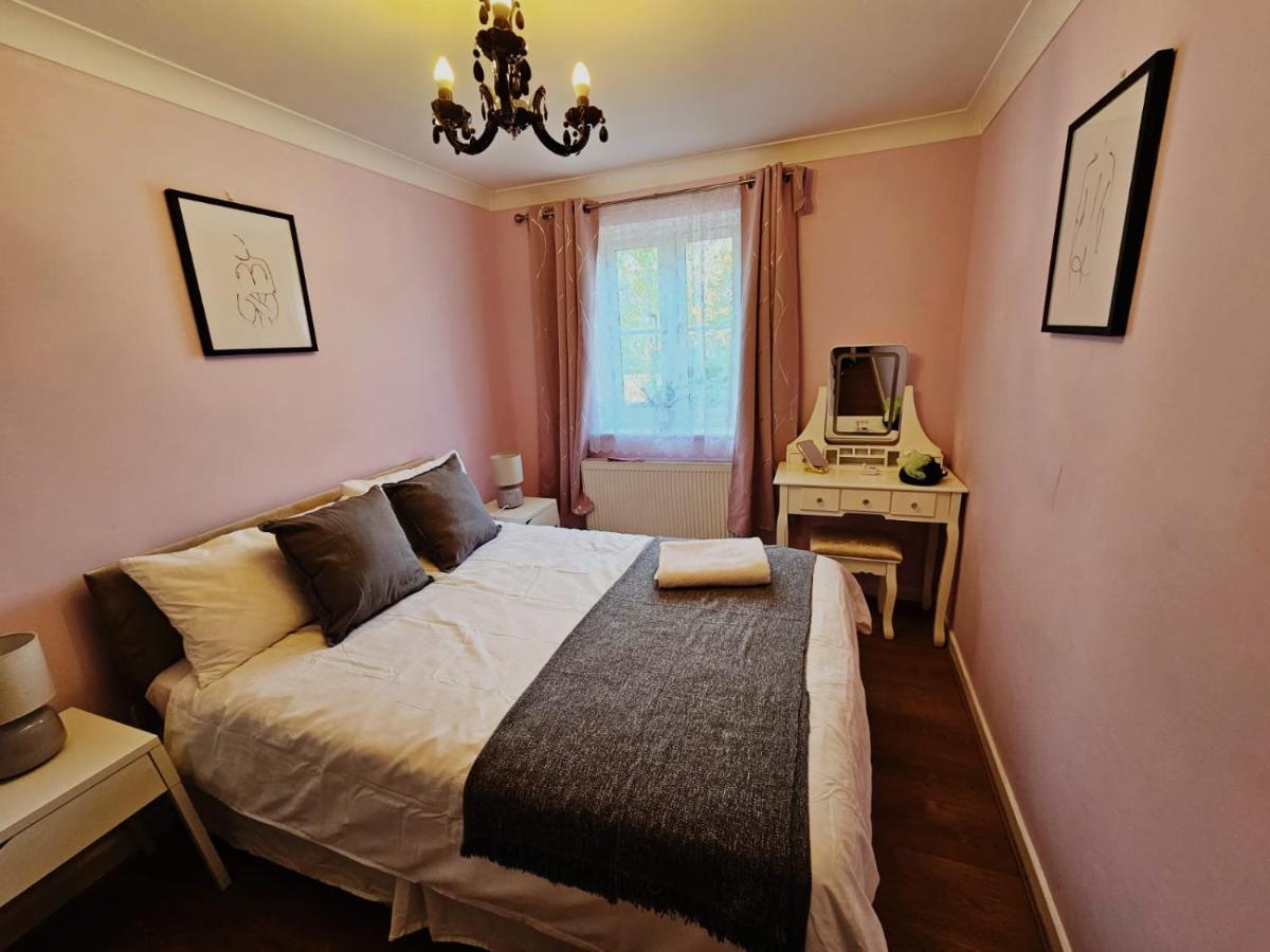 Lovely Flat Close To Shepherd'S Bush Apartment London Bagian luar foto
