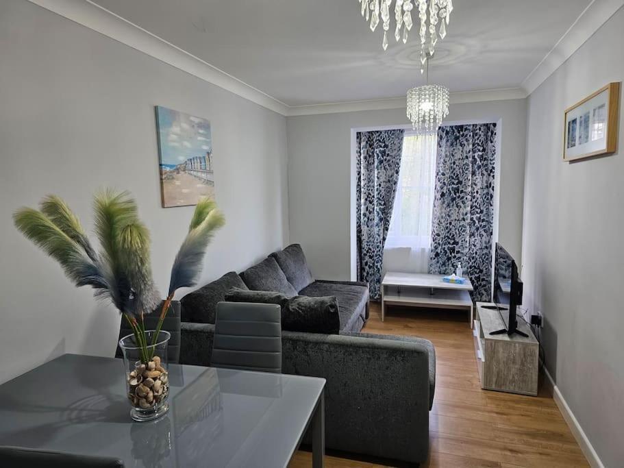 Lovely Flat Close To Shepherd'S Bush Apartment London Bagian luar foto