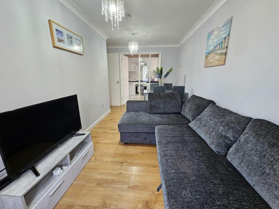 Lovely Flat Close To Shepherd'S Bush Apartment London Bagian luar foto