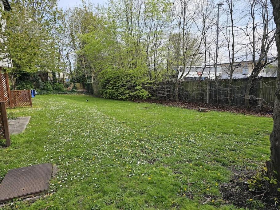 Lovely Flat Close To Shepherd'S Bush Apartment London Bagian luar foto